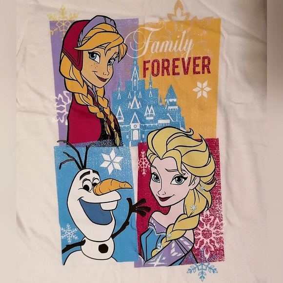 🔥SALE🔥Disney Frozen Anna & Elsa "Family Forever" Girls T-shirt NWT Sz M(10-12) - Picture 2 of 5